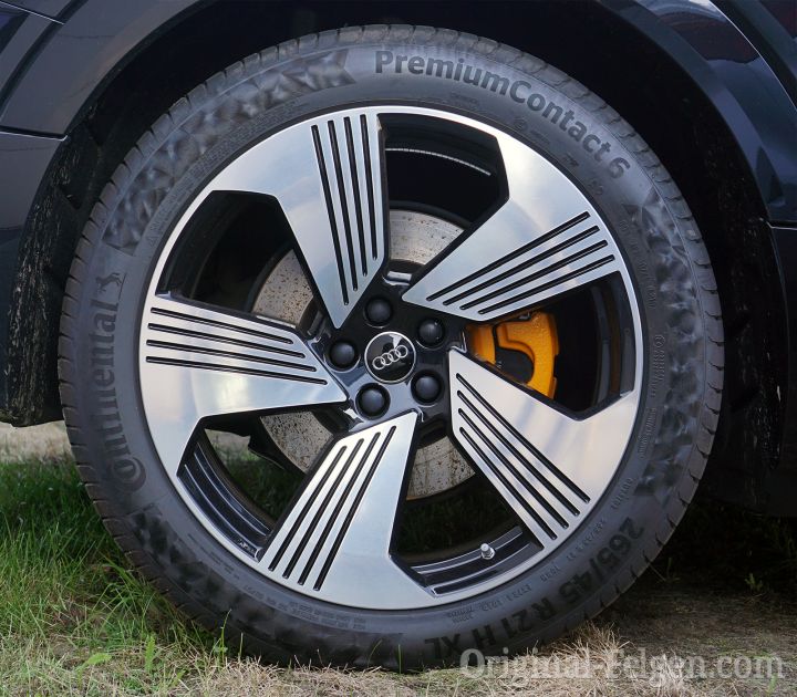 Audi Alufelge 5-Arm-Turbinen-Design schwarz glanzgedreht