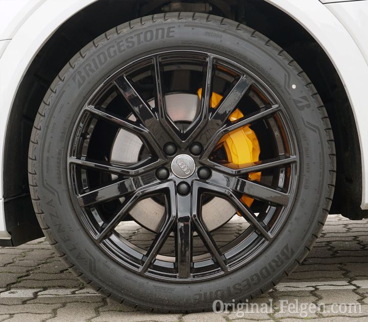 Audi Alufelge 5-V-Speichen-Stern-Design schwarz glänzend