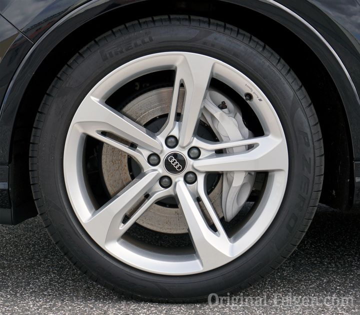 Audi Alufelge 5-Speichen-Blade-Design silber