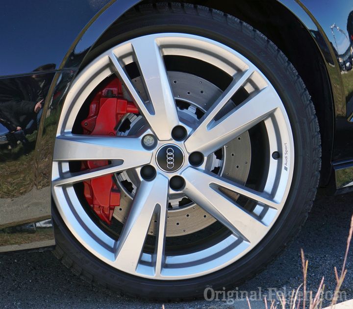 Audi Alufelge 5-Arm-Blade-Design silber