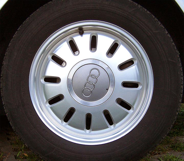 Audi Alufelge 12 x Langloch Design silber