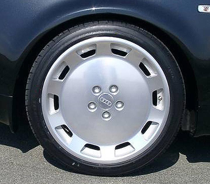 Audi Alufelge Gullideckel Design