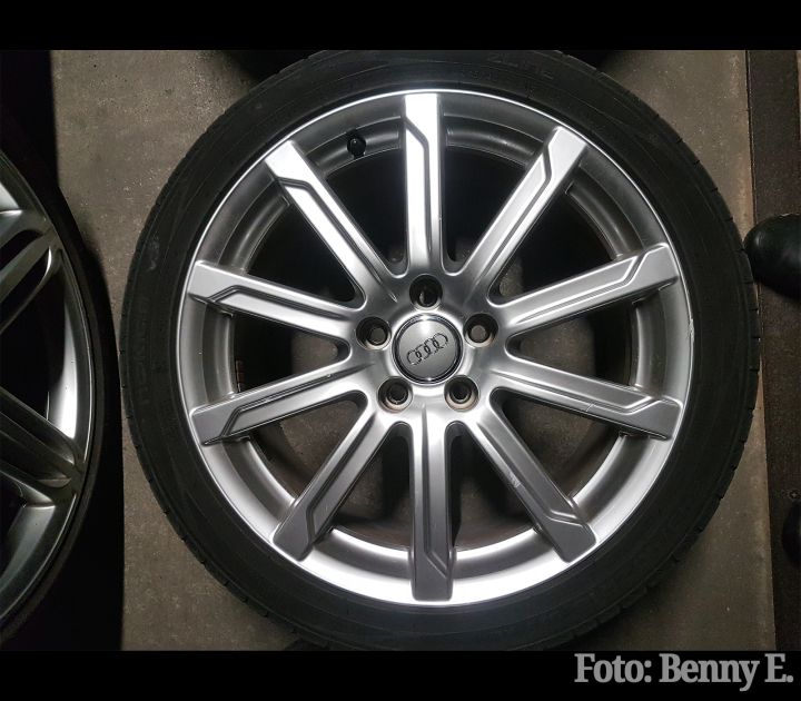 Audi Alufelge 10-Speichen Design scharf