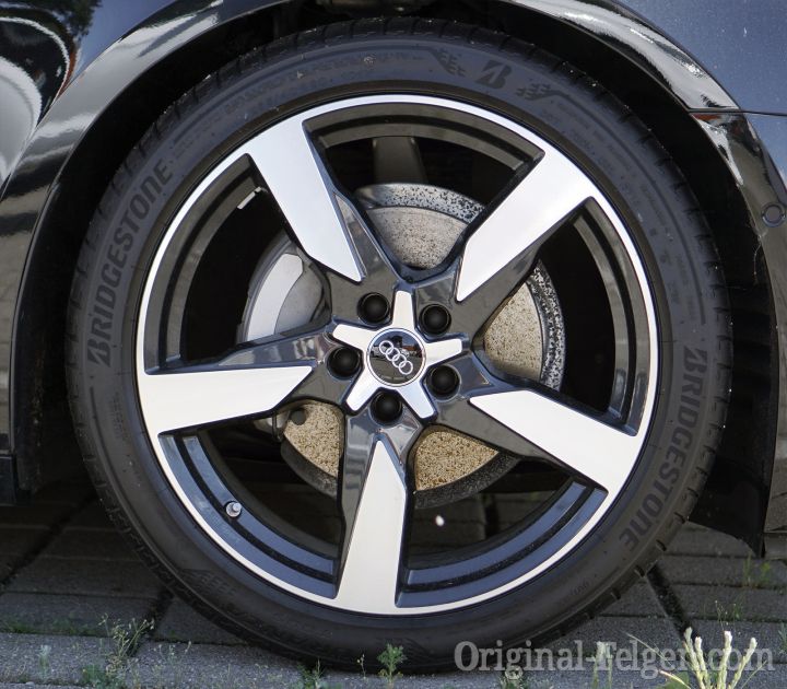 Audi Alufelge 5-Speichen polygondesign schwarz glanzgedreht