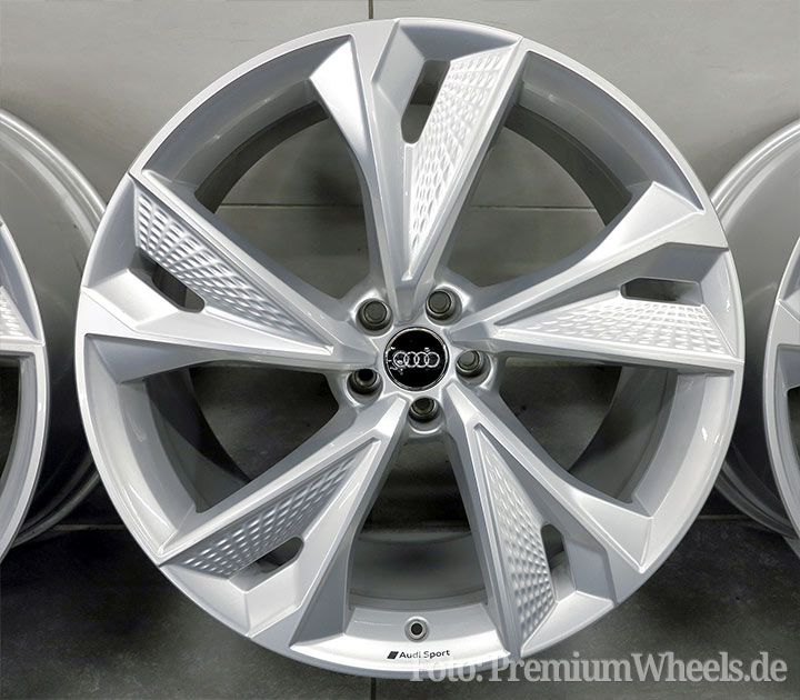 Audi Alufelge 5-V-Speichen-Struktur-Design silber