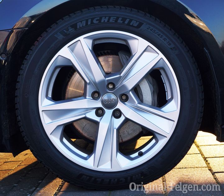 Audi Alufelge 5-Arm-Dynamik-Design silber