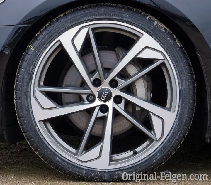 Audi Alufelge 5-Arm-Trapezoid-Design Titanoptik matt glanzgedreht 