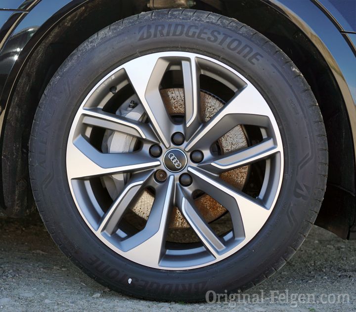Audi Sport Alufelge 5-Doppelspeichen-Edge-Design in Titanoptik