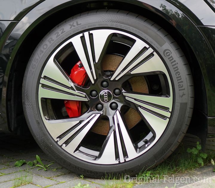 Audi Alufelge 6-Segmentspeichen schwarz metallic glanzgedreht
