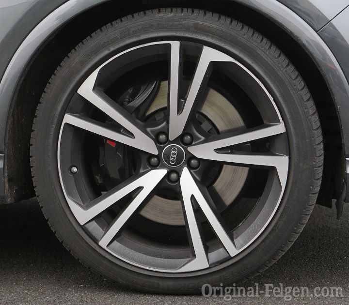 Audi Zubehörfelge 5-Arm-Falx-Design schwarzmatt glanzgedreht