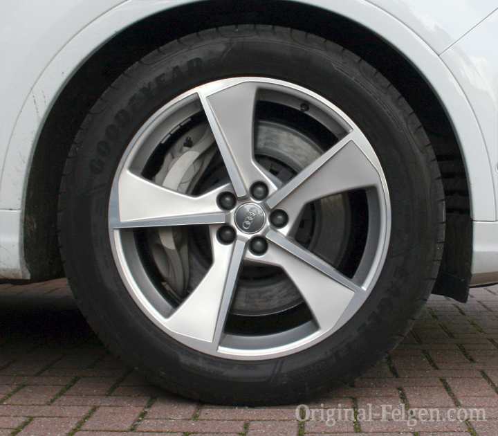 Audi Alufelge Fächer 5-Arm Design