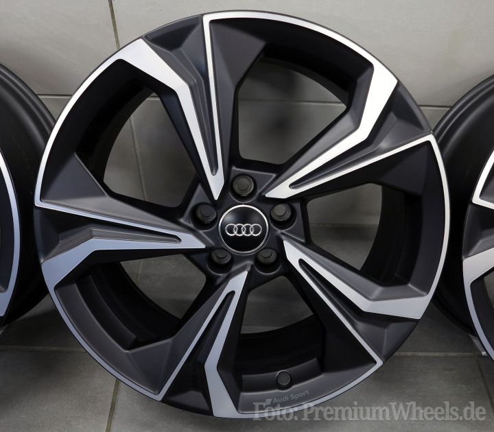 Audi Alufelge 5-Arm-Jet-Design schwarz matt glanzgedreht