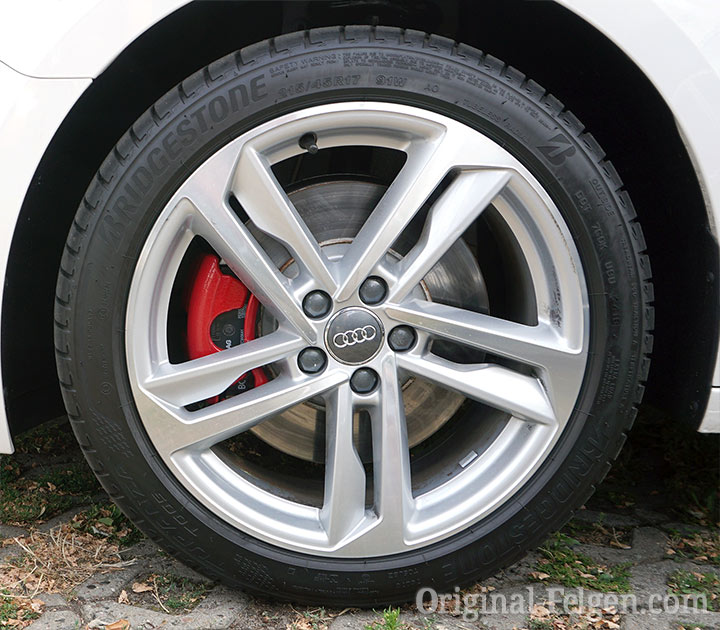 Audi Alufelge 5-Doppelspeichen Design silber teilpoliert