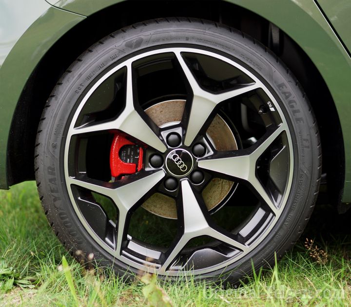 Audi Alufelge 5-Y-Speichen Design silber