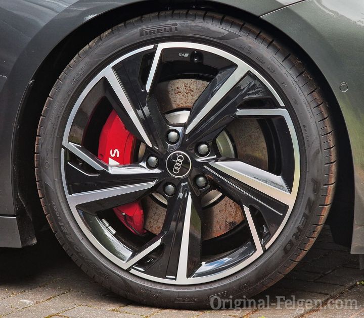 Audi Original Zubehörfelge 5-Arm-Dynamik schwarz metallic glanzgedreht