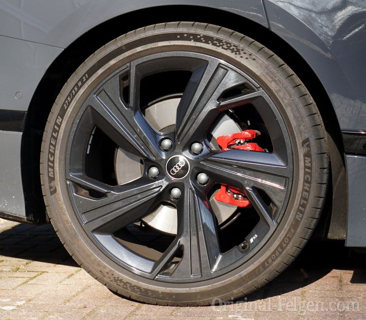 Audi Sport Alufelge 5-Arm-Dynamik schwarz metallic