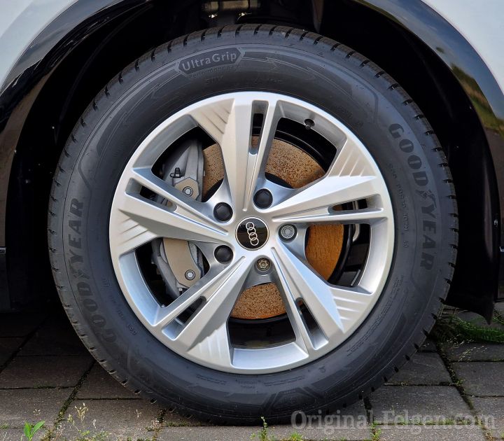 Audi Alufelge 5-Doppelarm-Flag silber