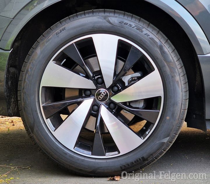 Audi Alufelge 10-Speichen-Trapez schwarz metallic glanzgedreht