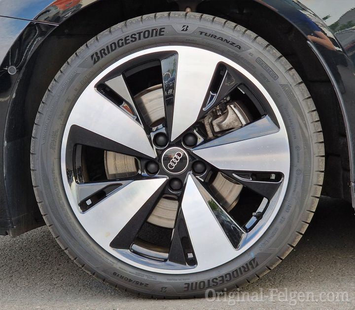 Audi Zubehörfelge 5-Arm-Aero schwarz glanzgedreht