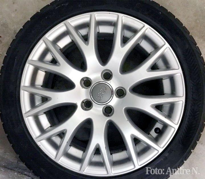 Audi Alufelge 9-Y-Speichen Design silber