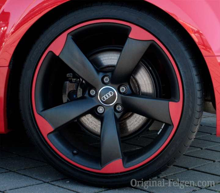 Audi exclusive 5-Arm-Rotor-Design schwarz/rot