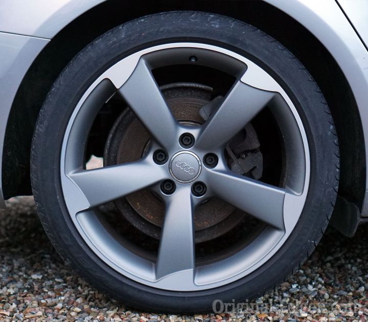 Audi exclusive Alufelge 5-Arm-Rotor-Design grau