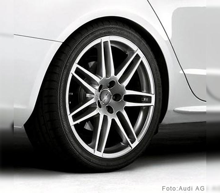 Audi Alufelge 7-Parallel Speichen S-Line silber