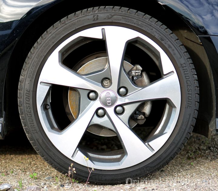 Audi Alufelge 5-Arm Design Alufelge grau glanzgedreht