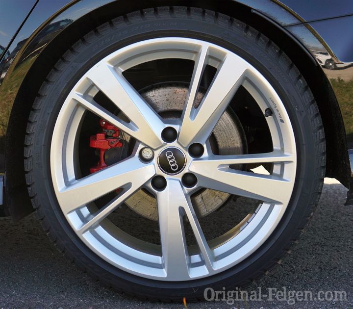 Audi Alufelge 5-Arm-Blade-Design silber