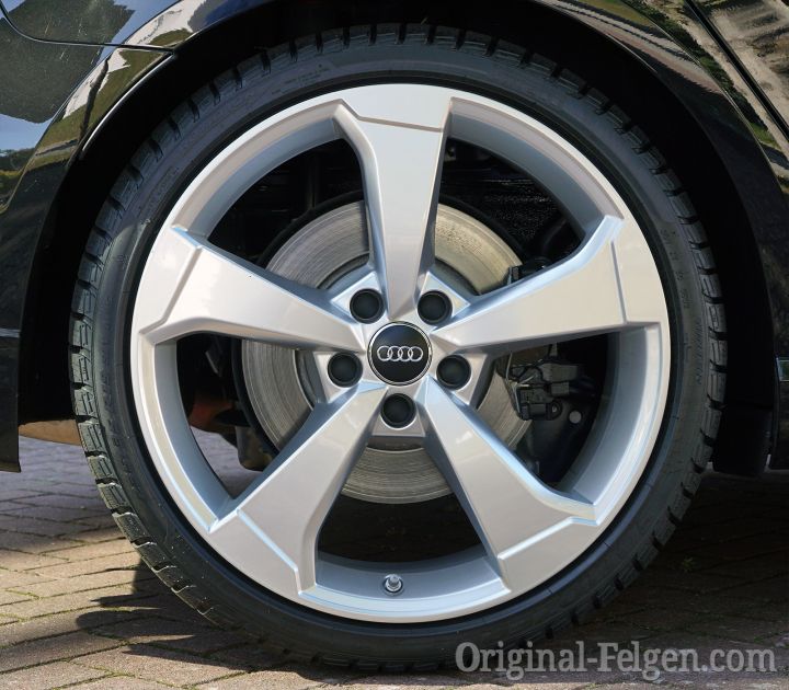 Audi Alufelge 5-Arm-Rotor-Design silber
