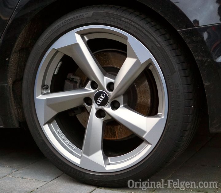 Audi Alufelge 5-Arm-Turbinen-Design in Magnesiumoptik glanzgedreht