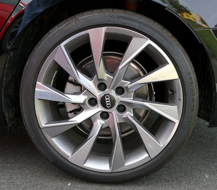 Audi Alufelge 10-Speichen-Turbinen-Design Platinoptik glanzgedreht