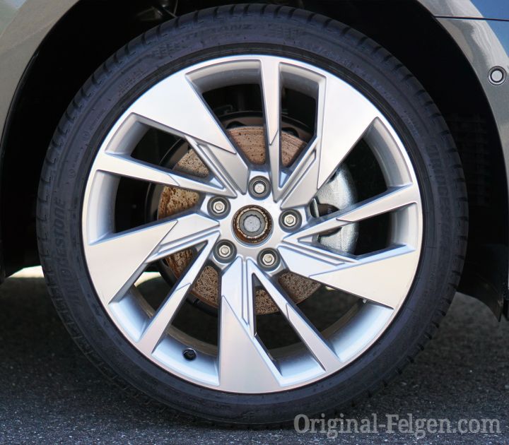 Audi Alufelge 5-V-Speichen silber